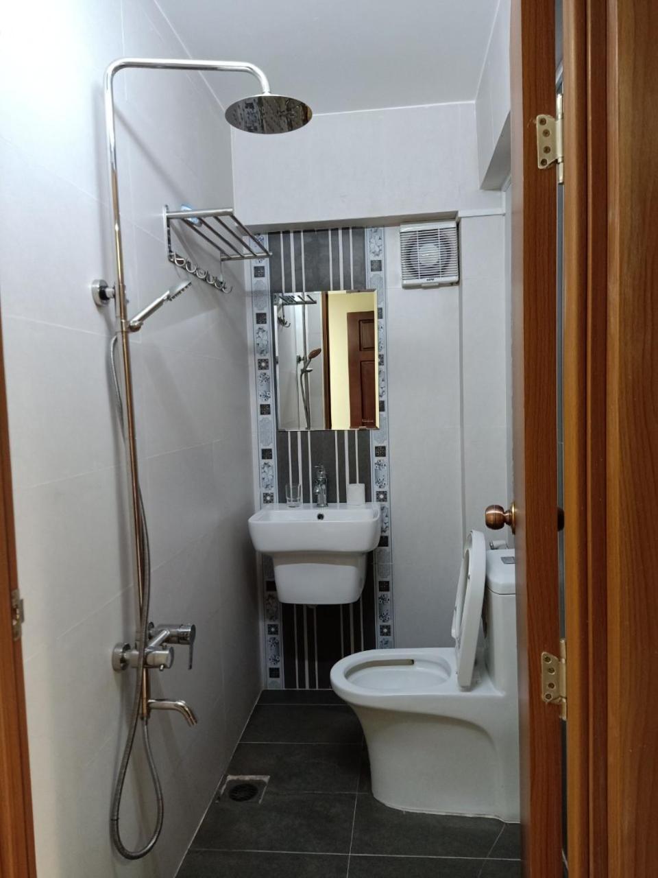 Motel Hoang De Чау Док Екстериор снимка