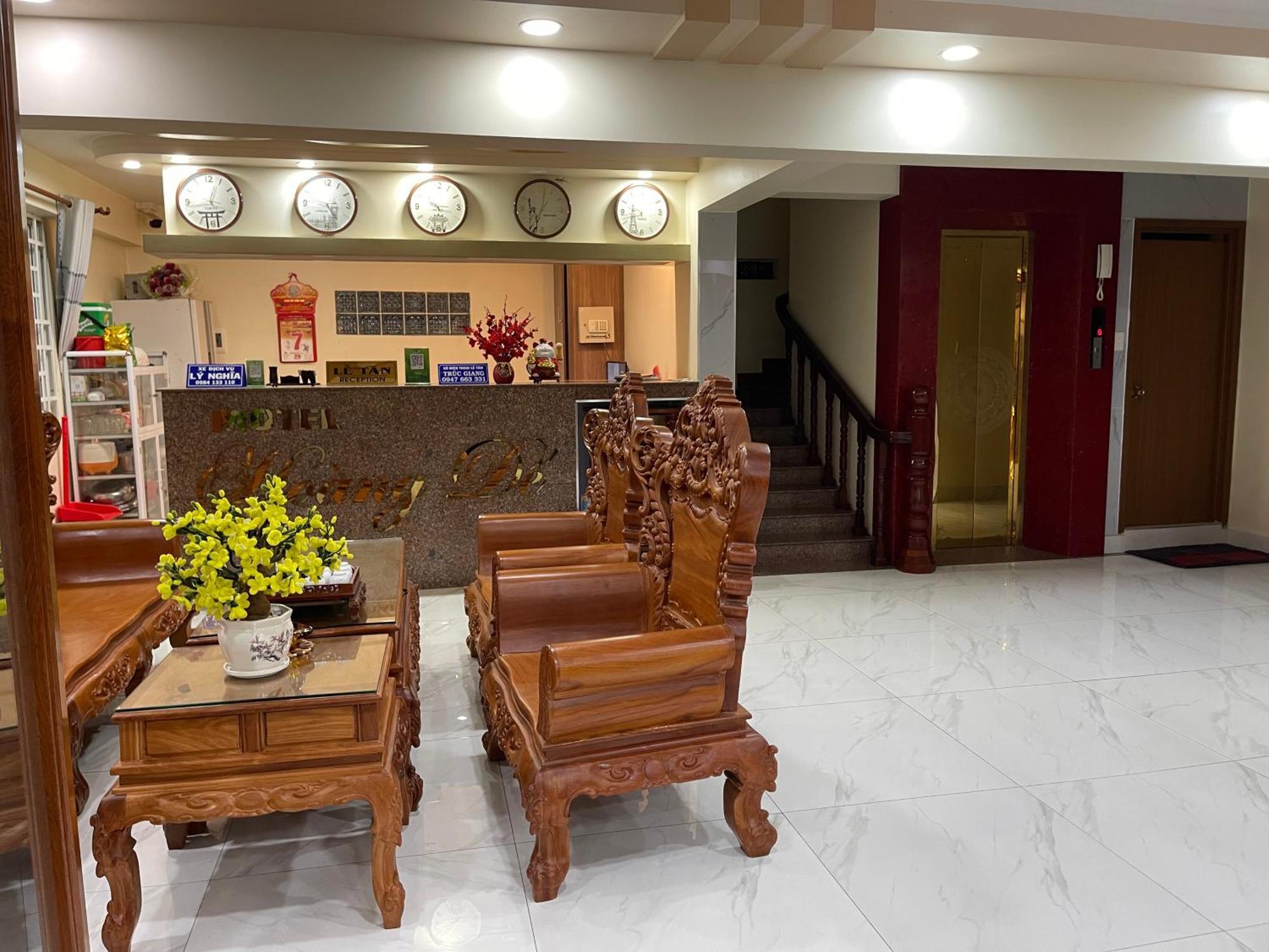 Motel Hoang De Чау Док Екстериор снимка