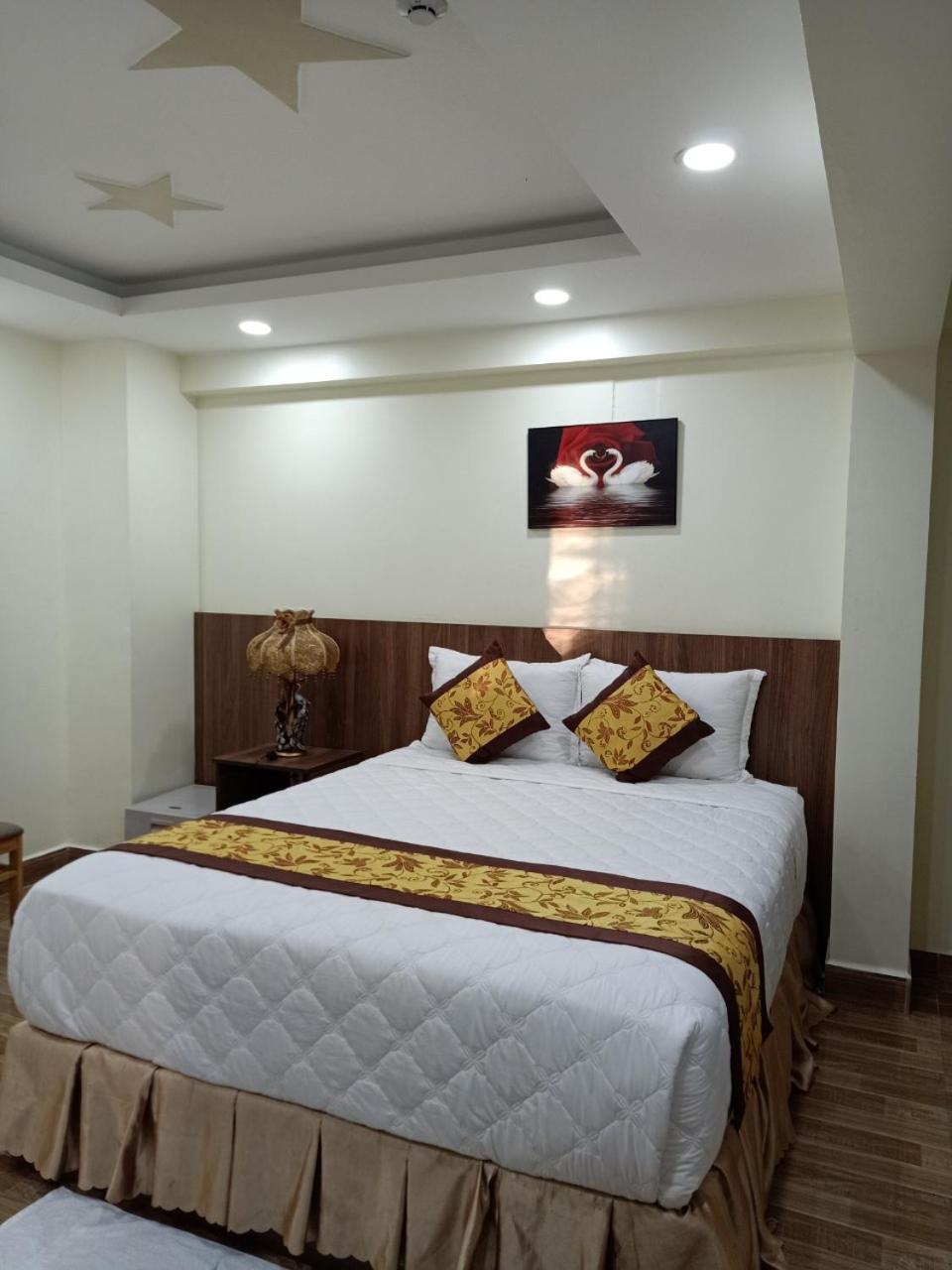 Motel Hoang De Чау Док Екстериор снимка