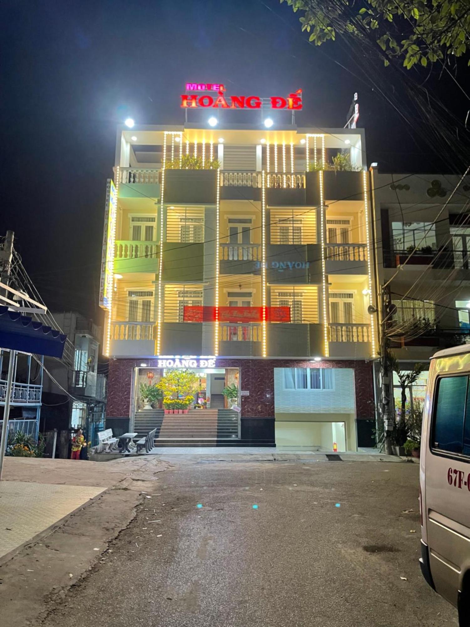 Motel Hoang De Чау Док Екстериор снимка