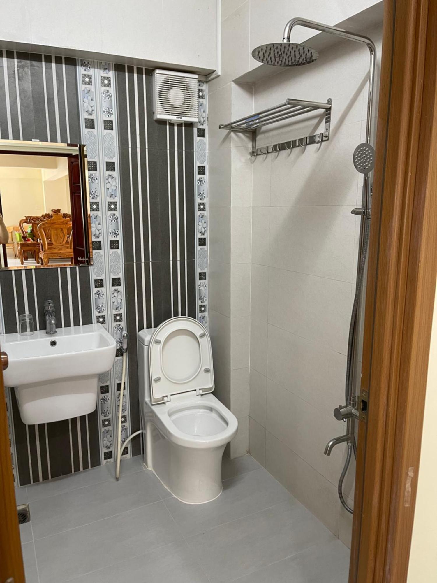 Motel Hoang De Чау Док Екстериор снимка