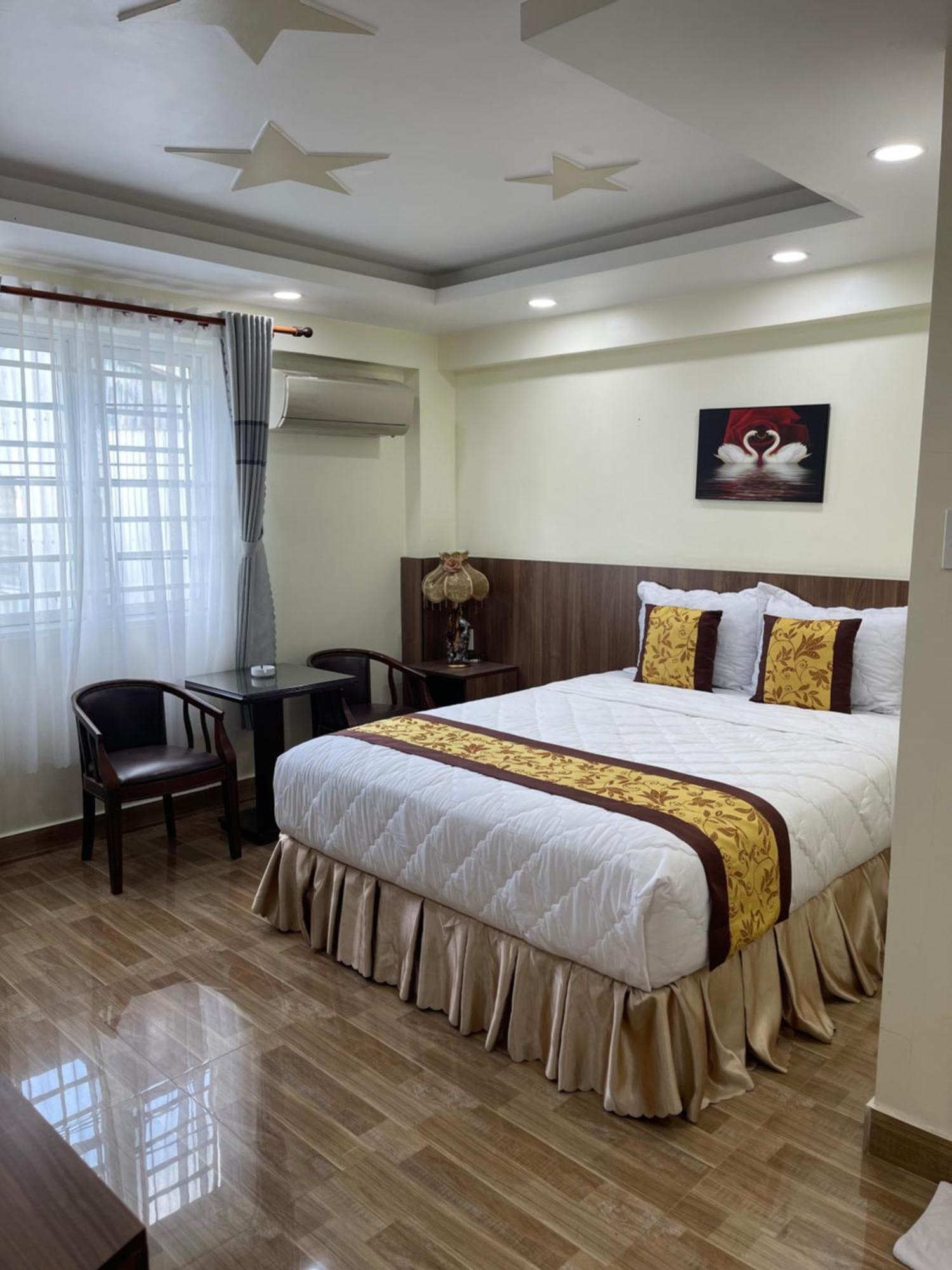 Motel Hoang De Чау Док Екстериор снимка