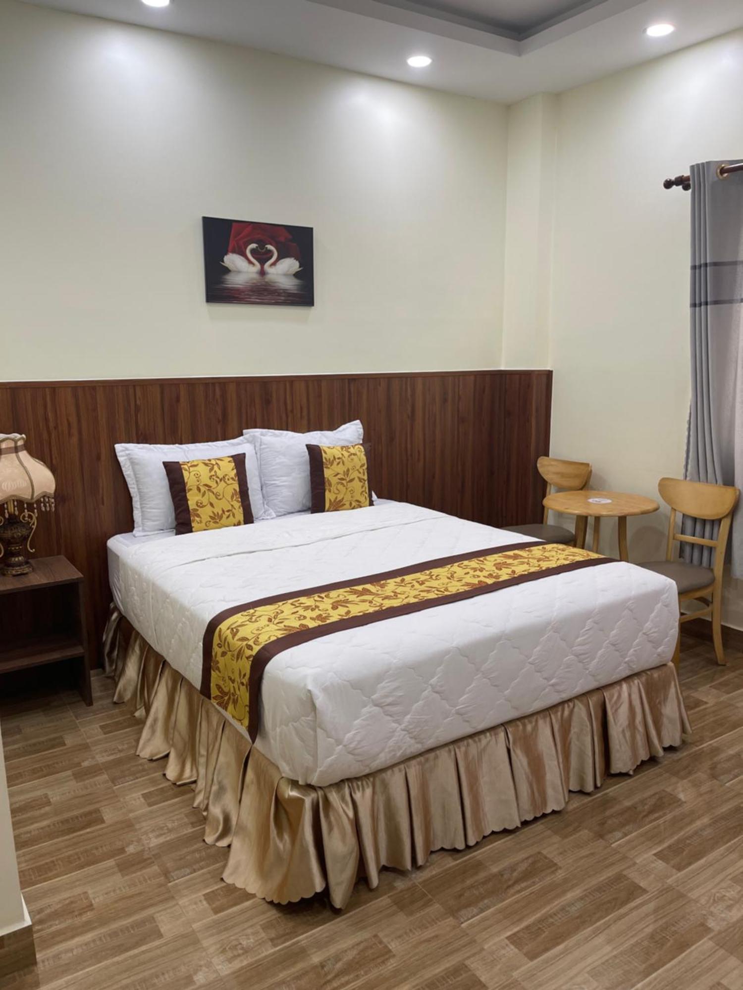 Motel Hoang De Чау Док Екстериор снимка